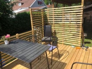 Bild på altan till lägenhet i Vrigstad-fastigheten